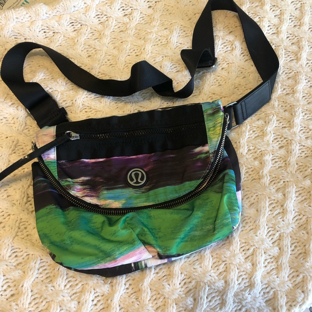 EUC lululemon festival crossbody bag
